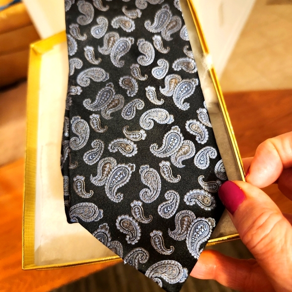 Michael Kors Tie NWOT - Picture 1 of 4